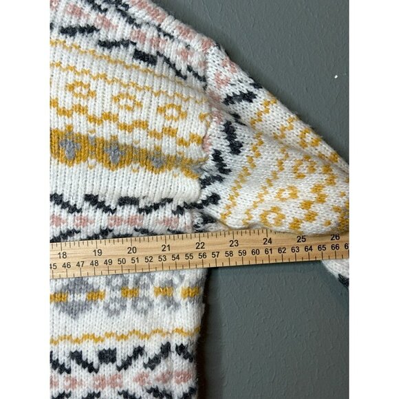 Hem and Thread Women's Large Patterned V-Neck Button-Up Cardigan - Picture 4 of 9